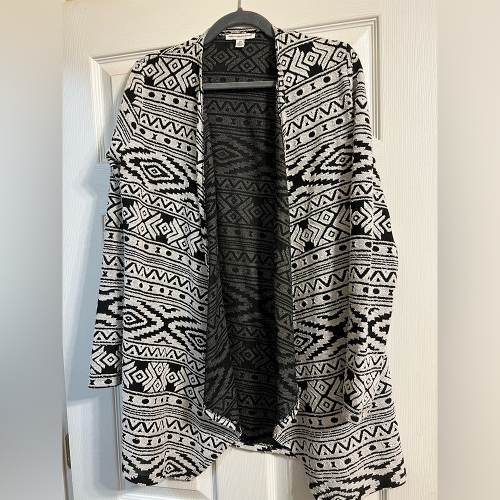 AE Distressed Cardigan - Picture 1 of 6